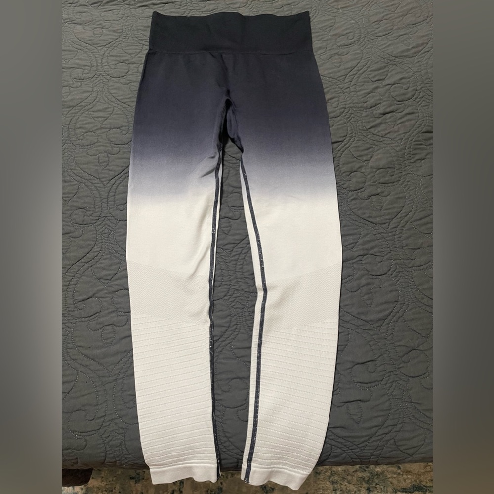 Zyia Active black and white ombré leggings